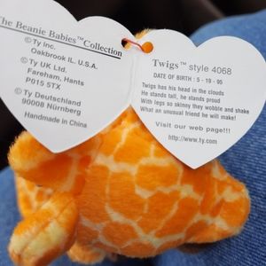 Collector Giraffe Twigs beanie